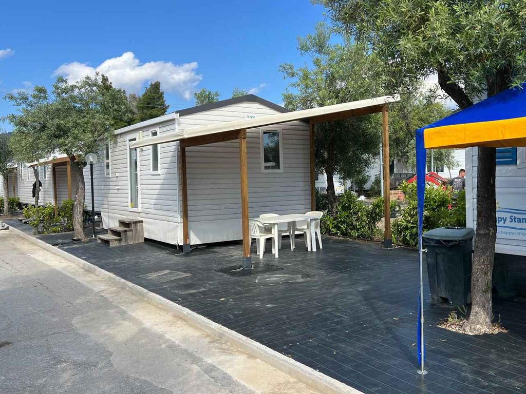 Mobilehome mit Klimaanlage und Terrasse