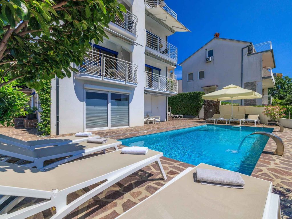 Ferienwohnung mit Gemeinschaftspool und Balkon