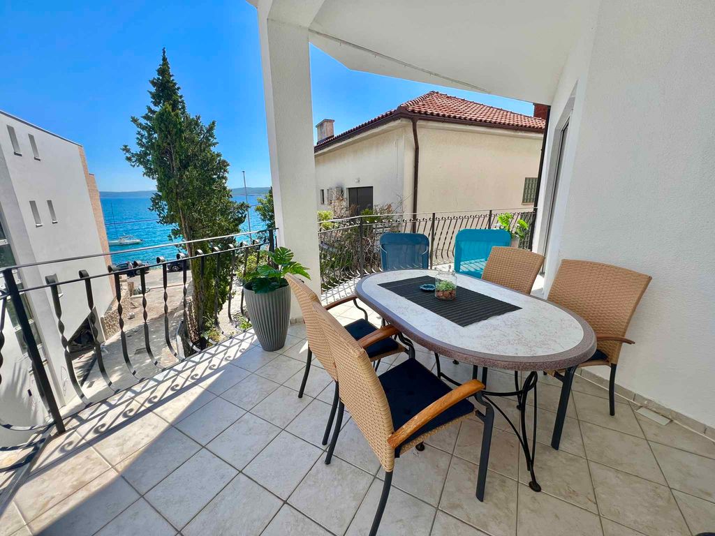 Ferienwohnung mit Balkon und Meerblick