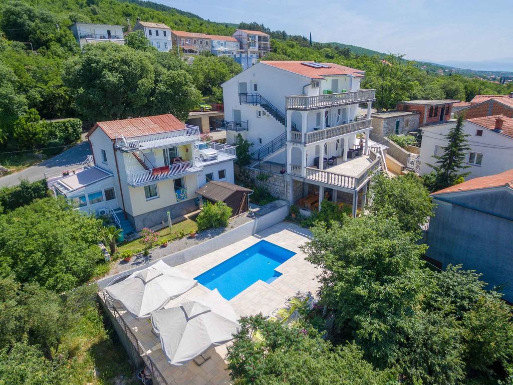 Ferienwohnung mit Pool und Meerblick
