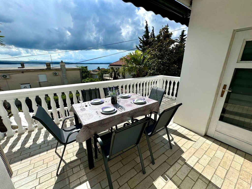 Ferienwohnung mit Balkon und Meerblick