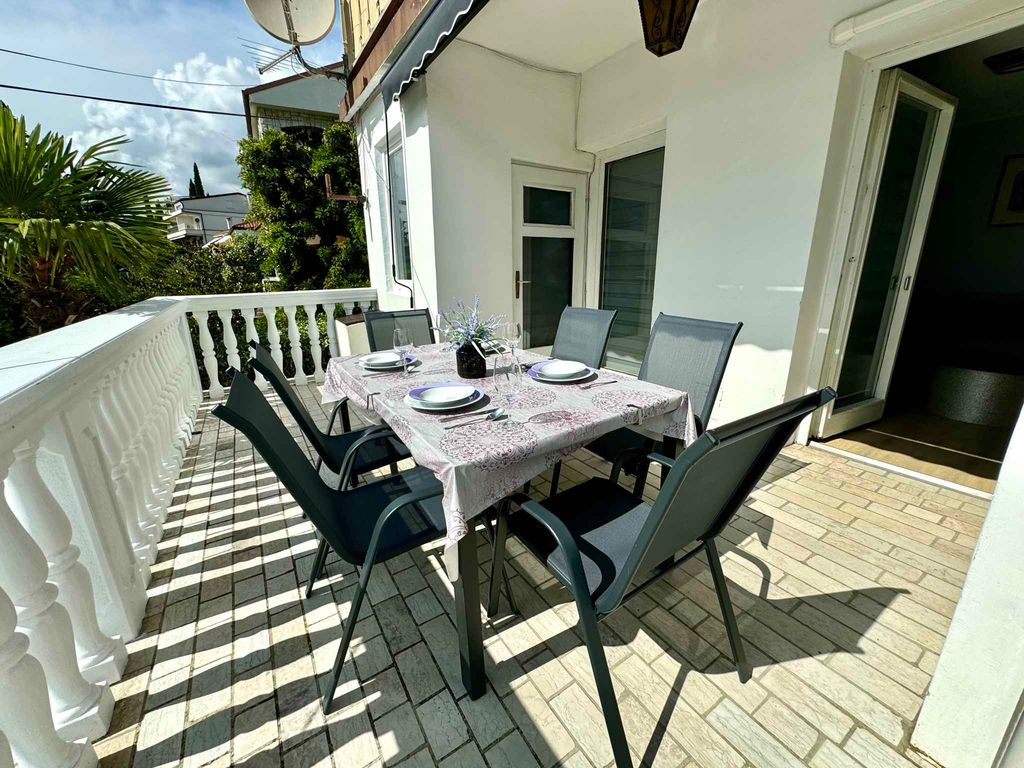 Ferienwohnung mit Balkon und Meerblick