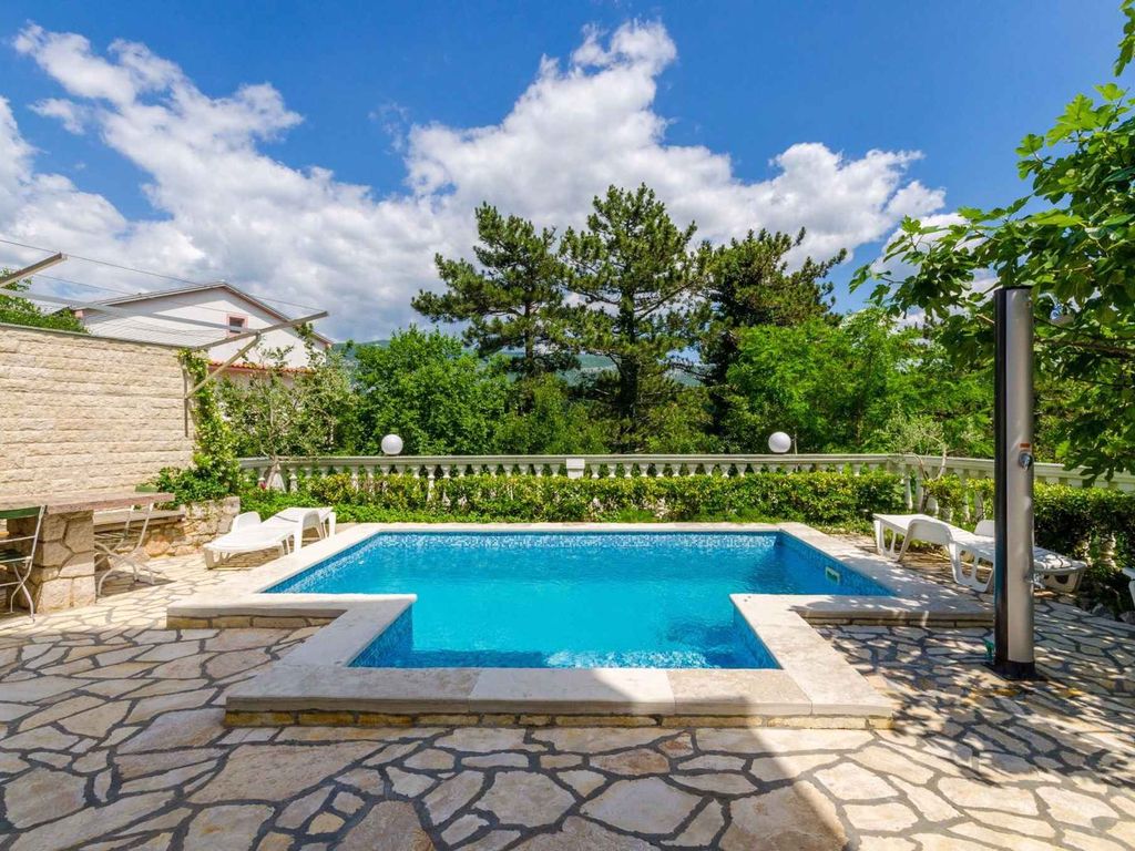 Studio mit Pool in ruhiger Lage