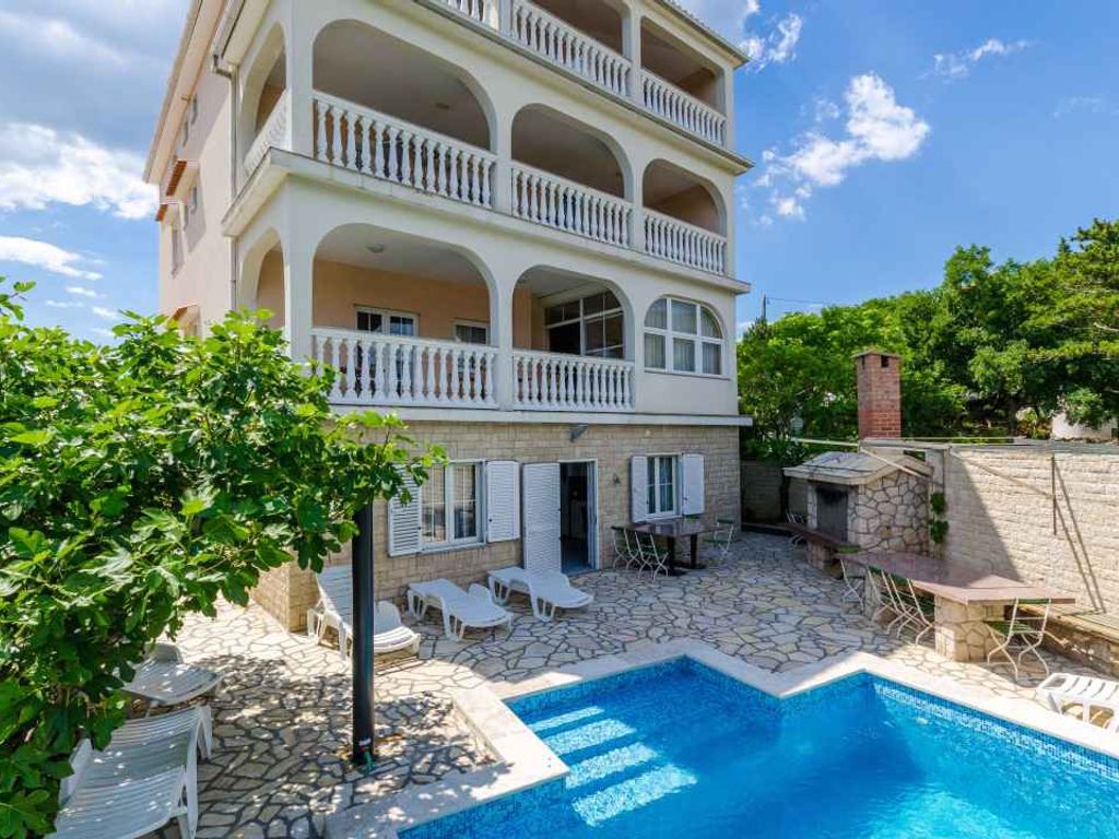 Studio mit Pool in ruhiger Lage