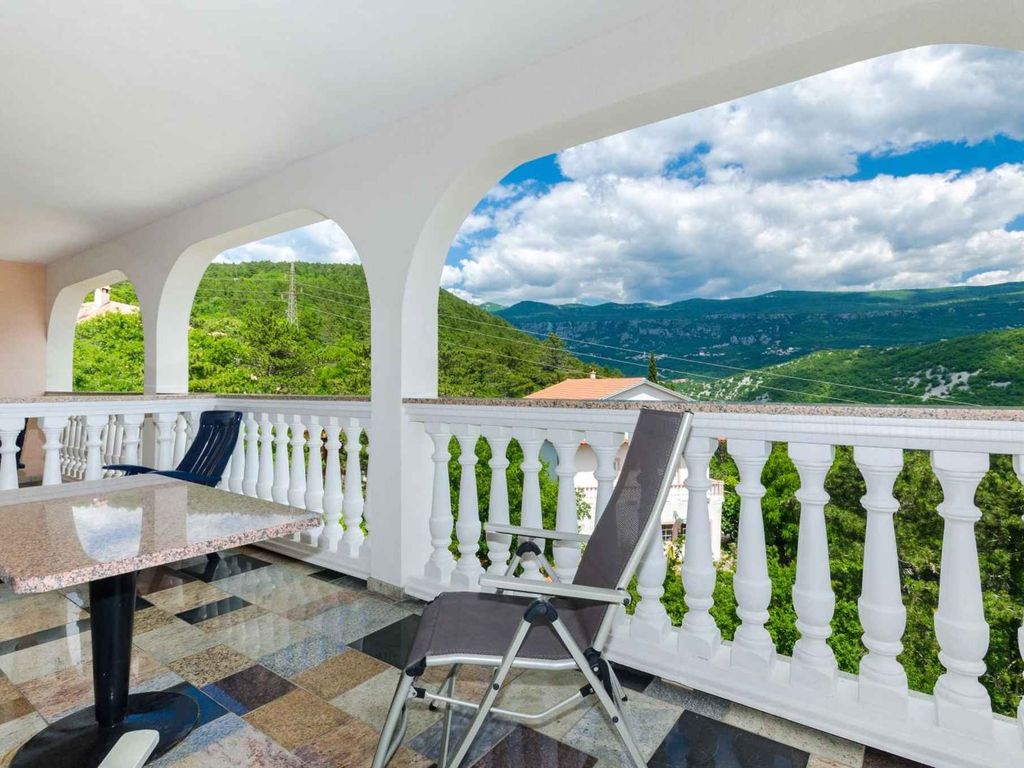 Ferienwohnung mit Pool in ruhiger Lage