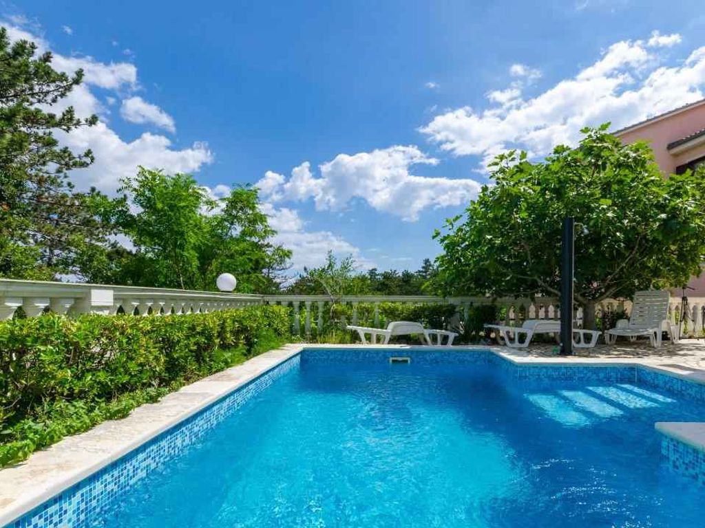 Ferienwohnung in ruhiger Lage mit Pool