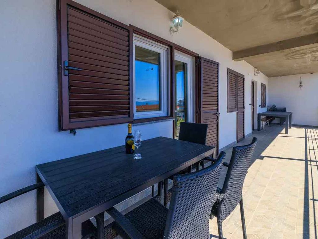 Ferienwohnung mit Klimaanlage und Balkon