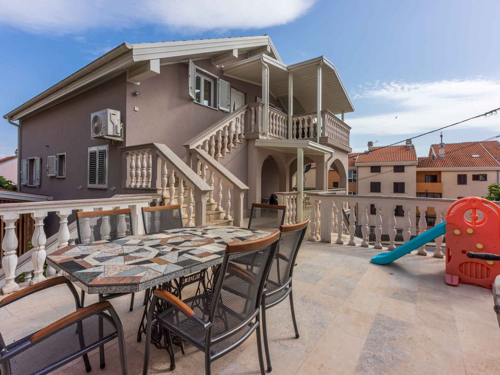 Ferienwohnung mit großer Terrasse und 2 Bäder