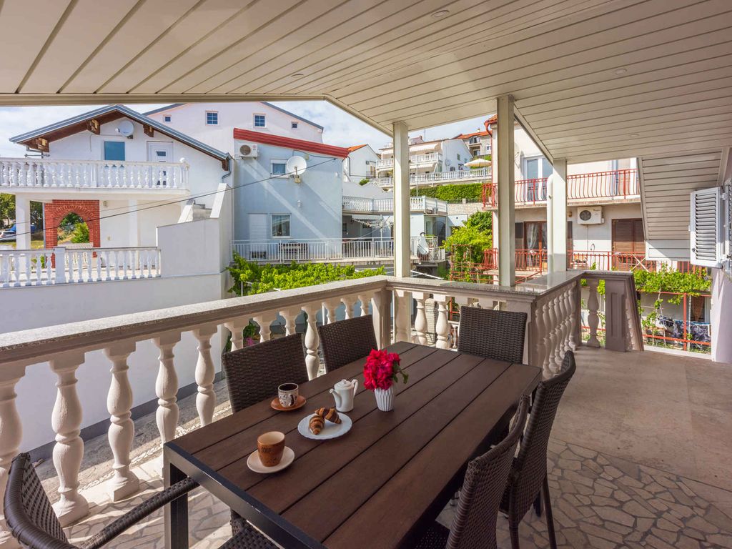 Ferienwohnung mit großer Terrasse und 2 Bäder