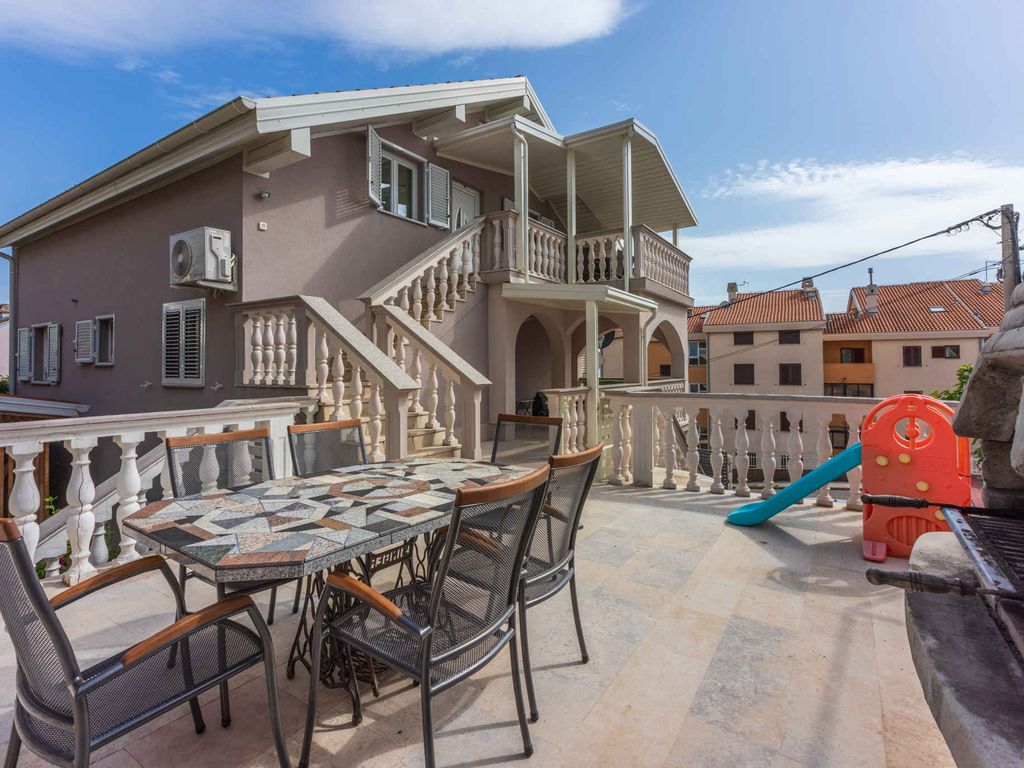 Ferienwohnung mit großer Terrasse und 2 Bäder