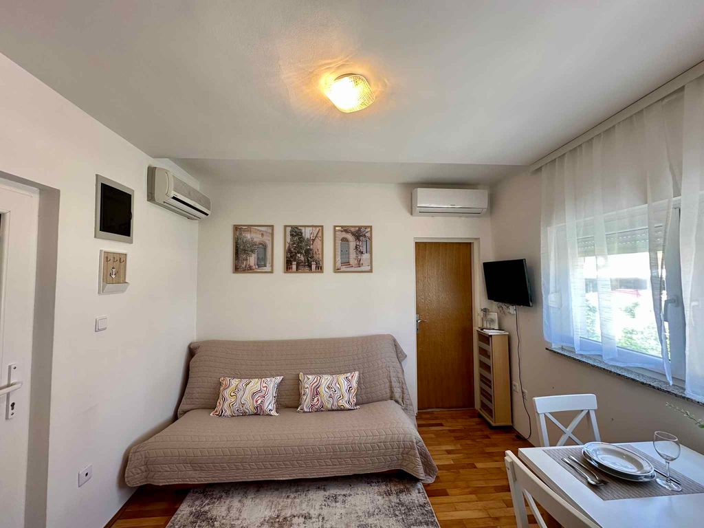 Ferienwohnung angenehm und schön eingerichtet, erste Reihe zum Meer