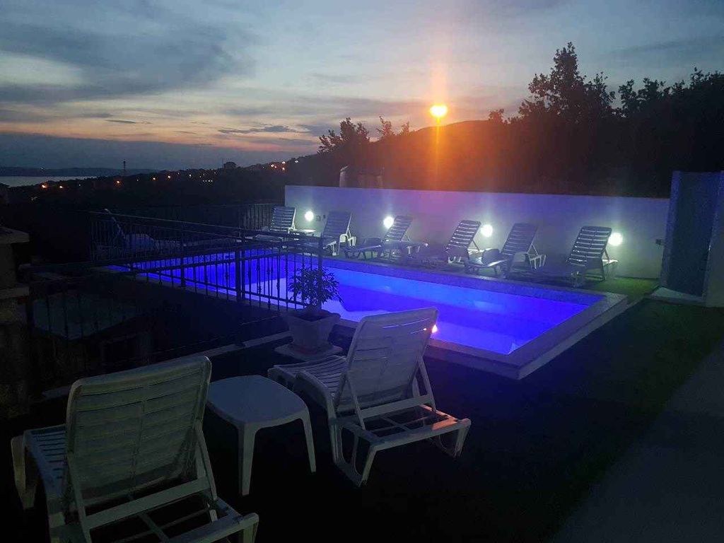 Apartment mit einem Schlafzimmer und Gemeinschaftspool in Crikvenica