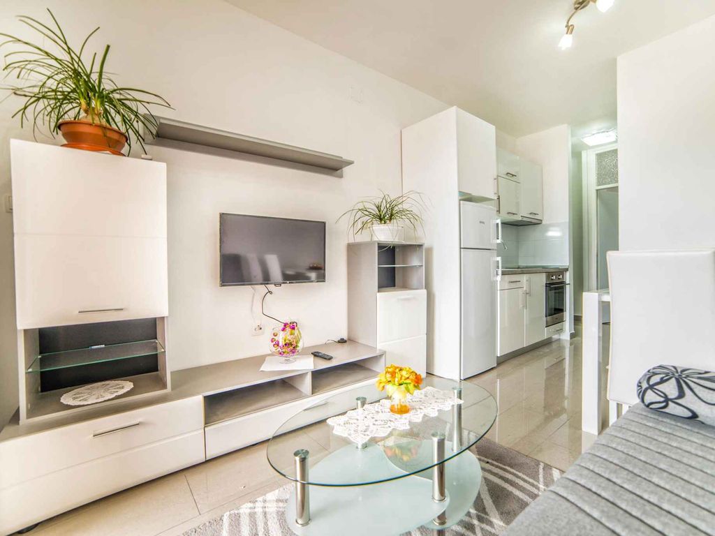 Apartment mit einem Schlafzimmer und Gemeinschaftspool in Crikvenica
