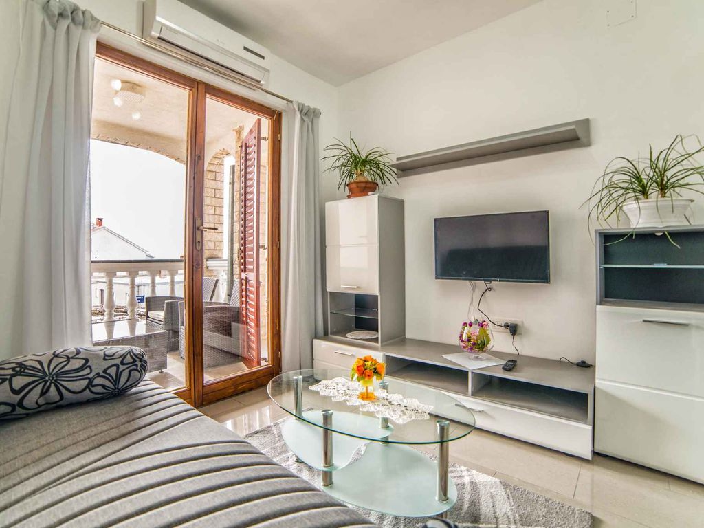 Apartment mit einem Schlafzimmer und Gemeinschaftspool in Crikvenica