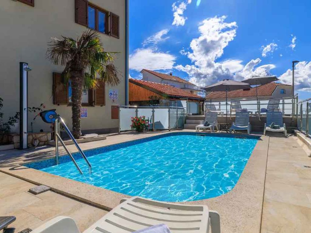 Studio mit Pool