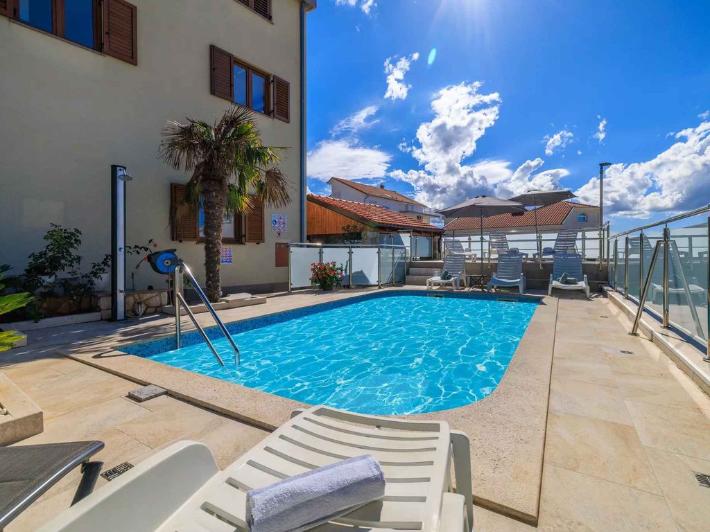 Studio mit Pool