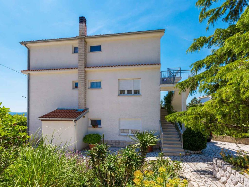 Ferienwohnung mit WLAN, Klimaanlage und großer Terrasse