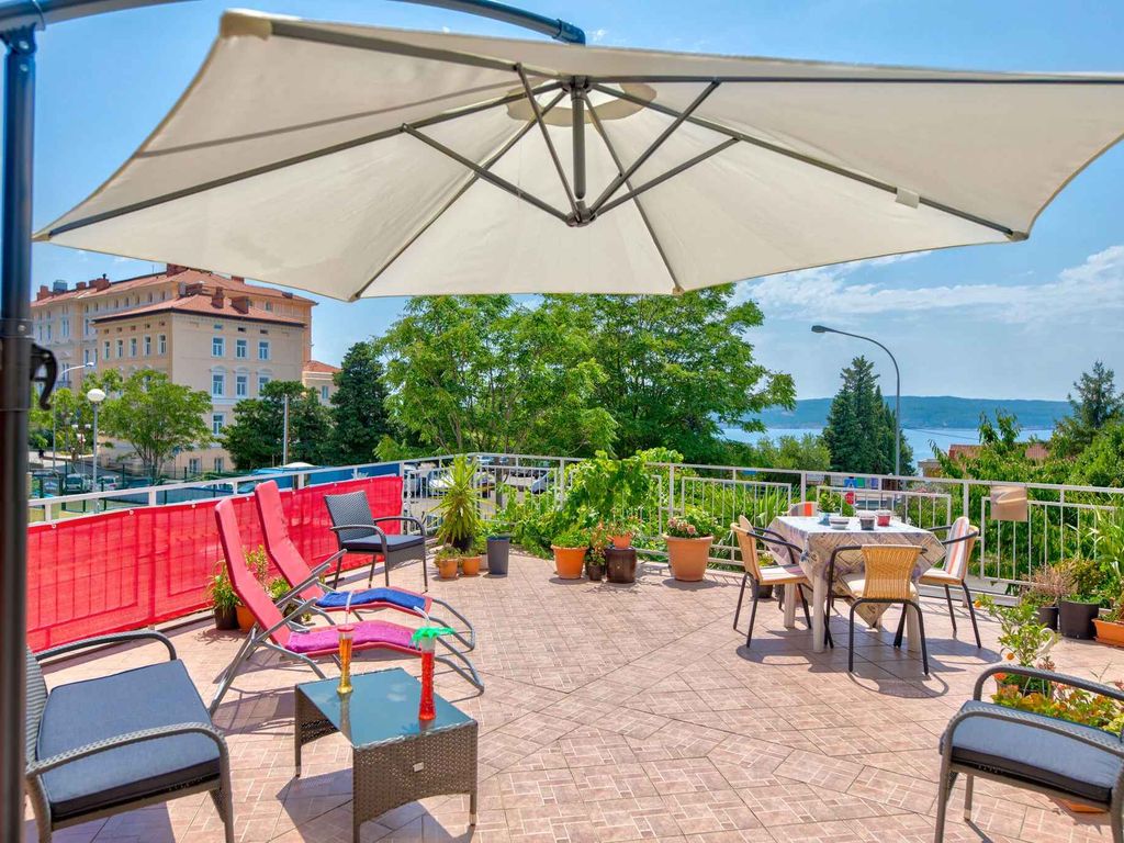 Ferienwohnung mit Terrasse und Meerblick