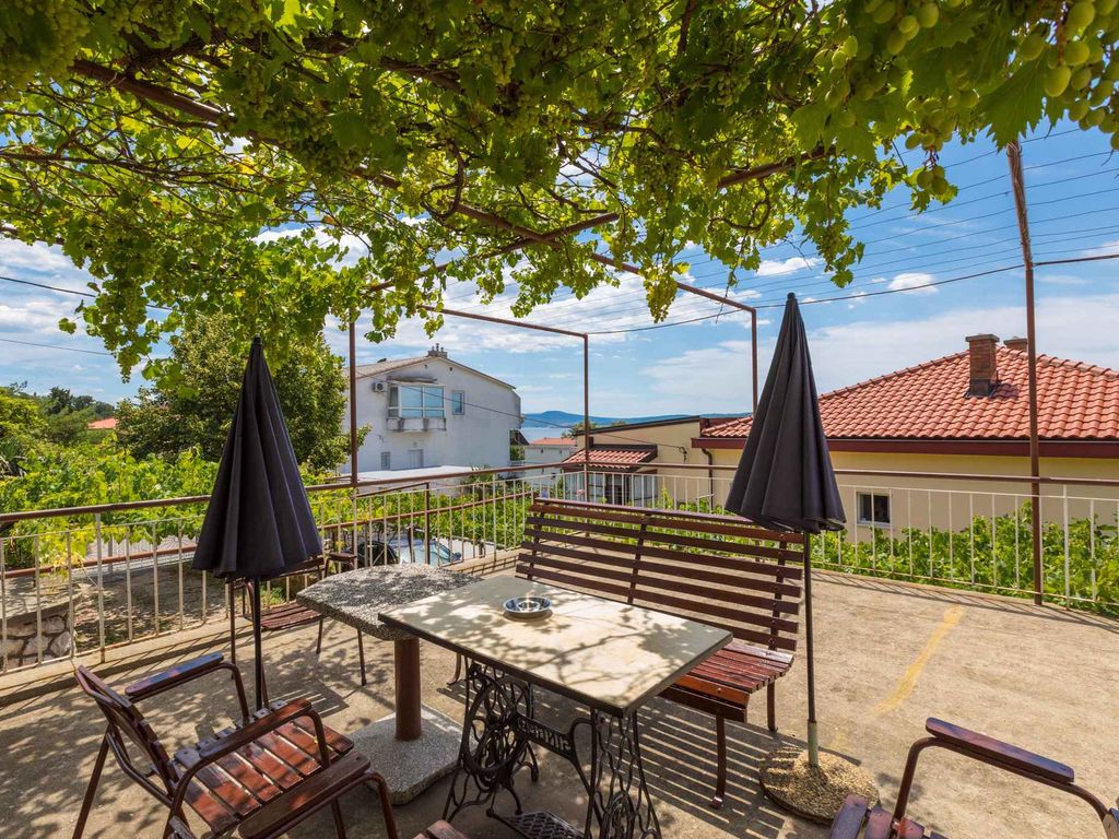 Ferienwohnung mit Terrasse, Klimaanlage und Meerblick