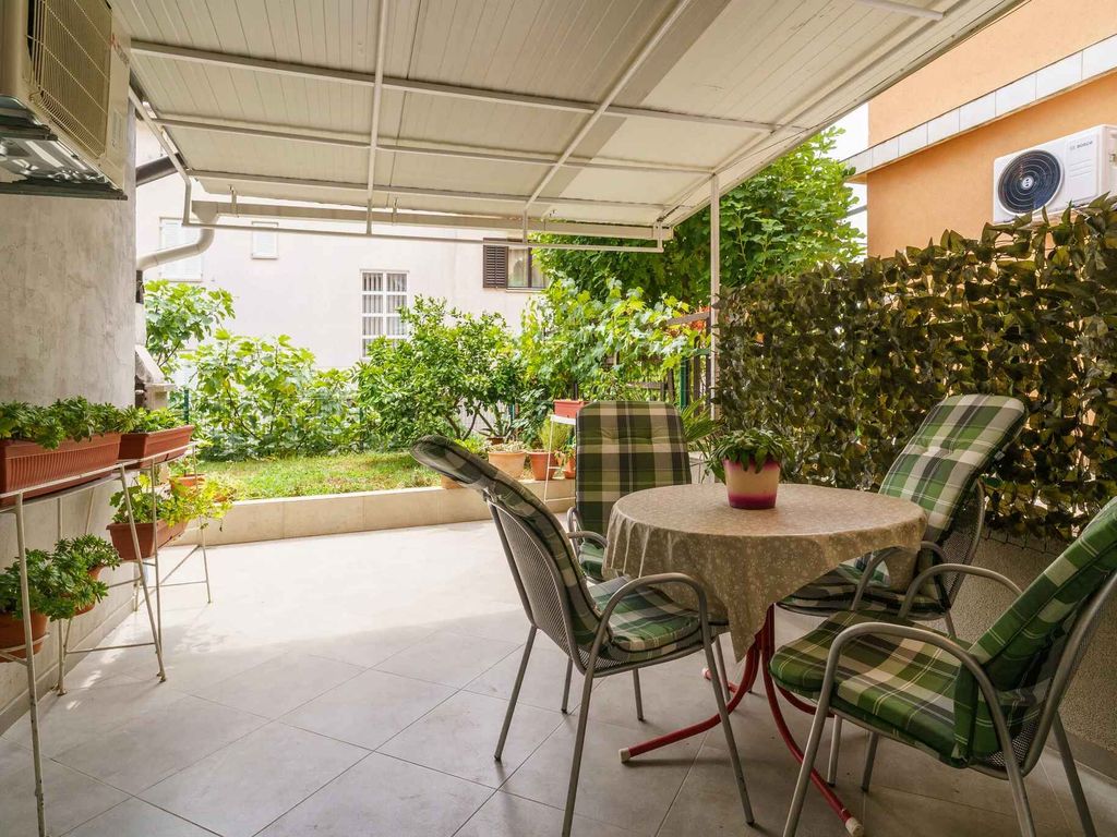 Studio mit Terrasse und Klimaanlage