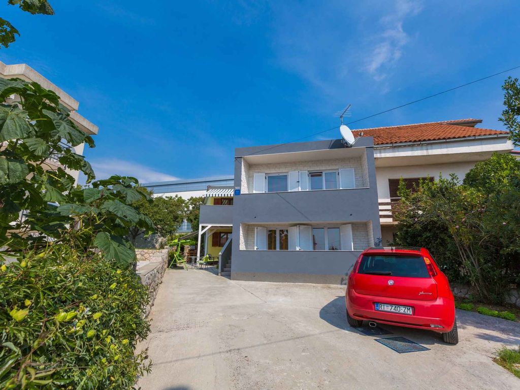 Ferienwohnung mit Balkon und Grill