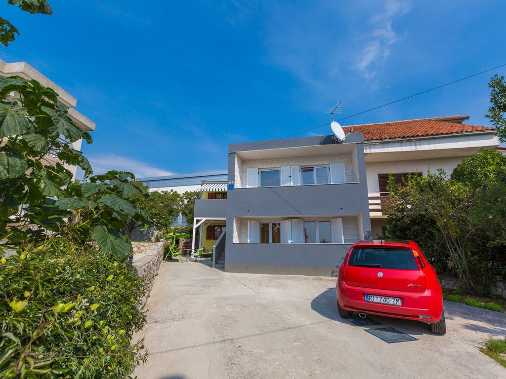 Ferienwohnung mit Balkon und Grill