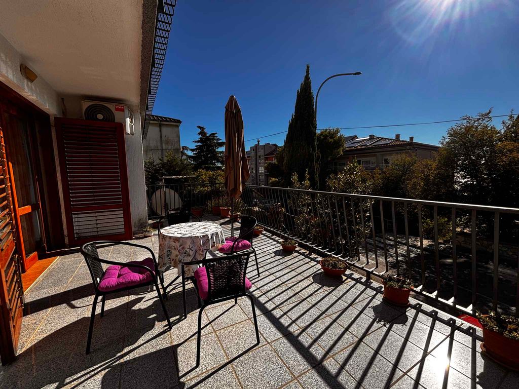 Ferienwohnung Mit Balkon und Aussicht