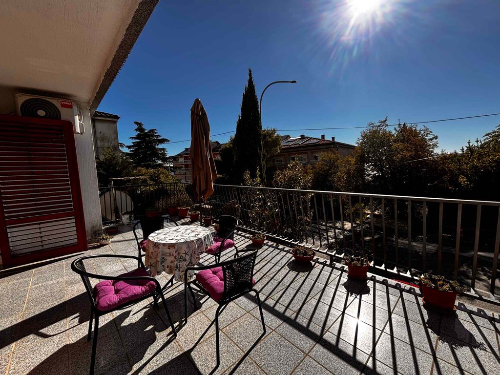 Ferienwohnung Mit Balkon und Aussicht