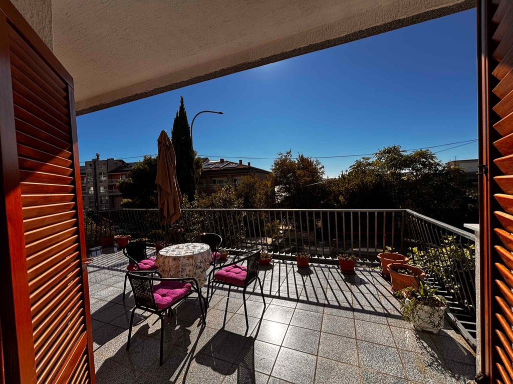 Ferienwohnung Mit Balkon und Aussicht