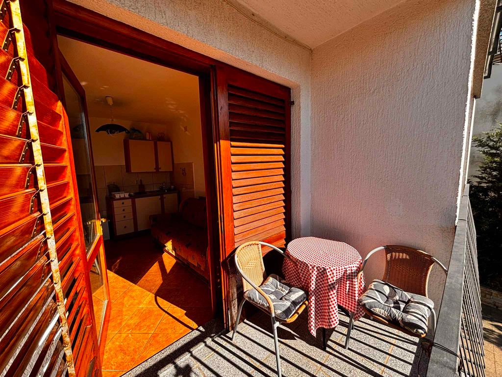 Studio mit Balkon und Aussicht