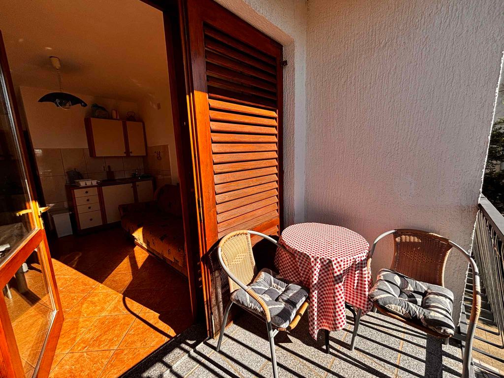 Studio mit Balkon und Aussicht