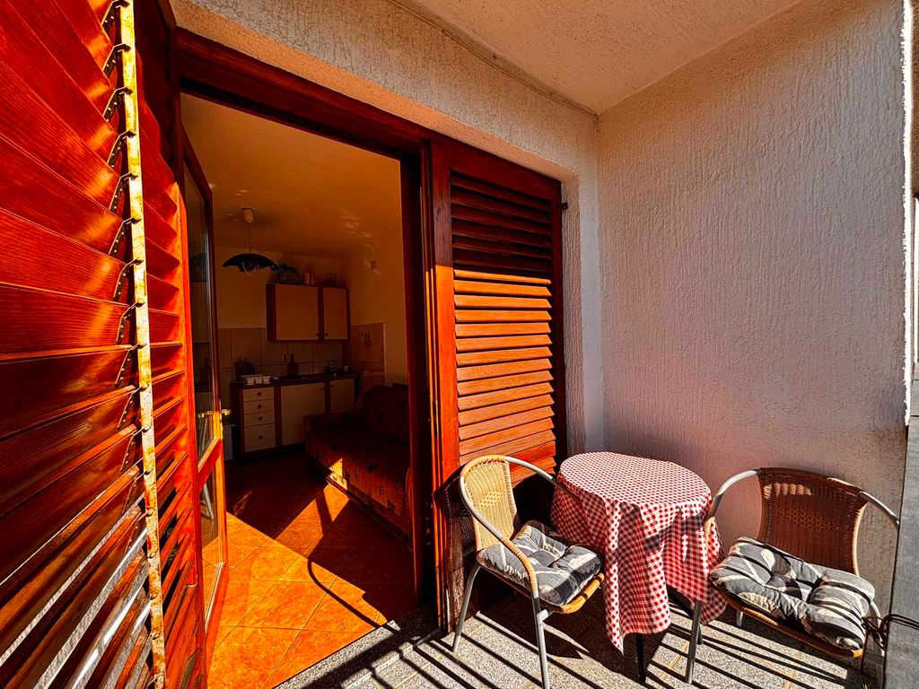 Studio mit Balkon und Aussicht