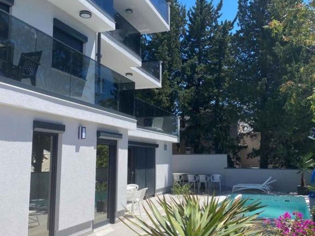 Ferienwohnung mit Meerblick und Pool