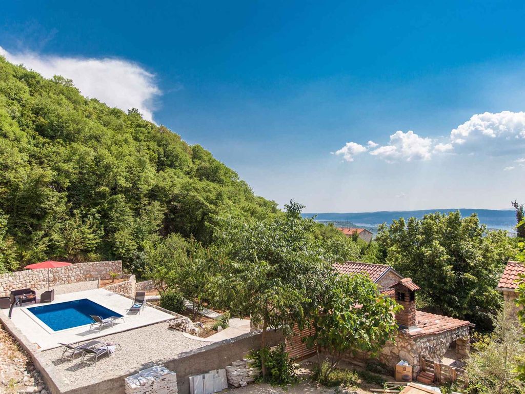 Ferienhaus mit Pool und Klimaanlage