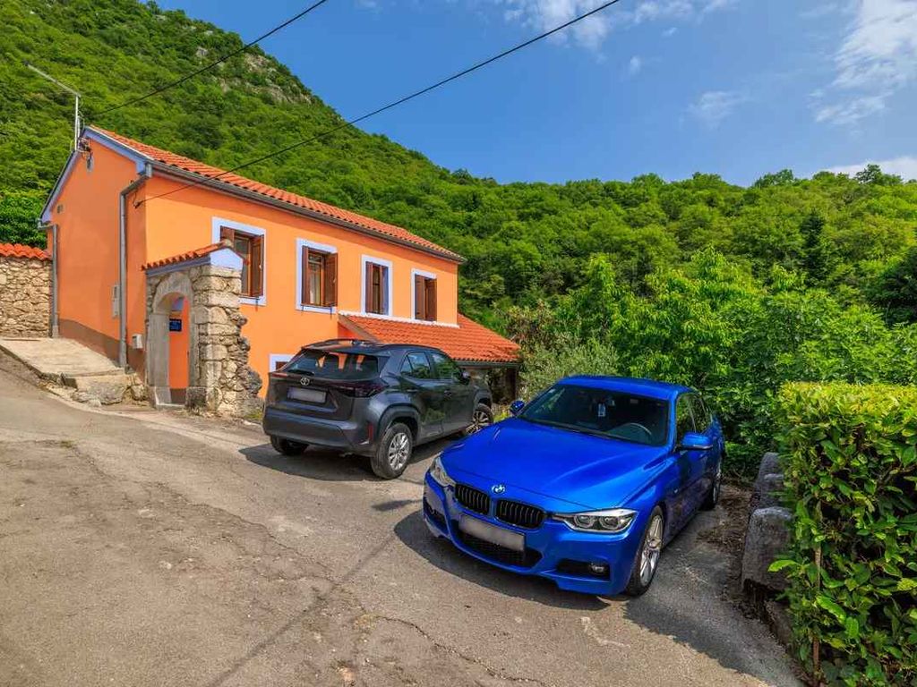Ferienhaus mit Pool und Klimaanlage