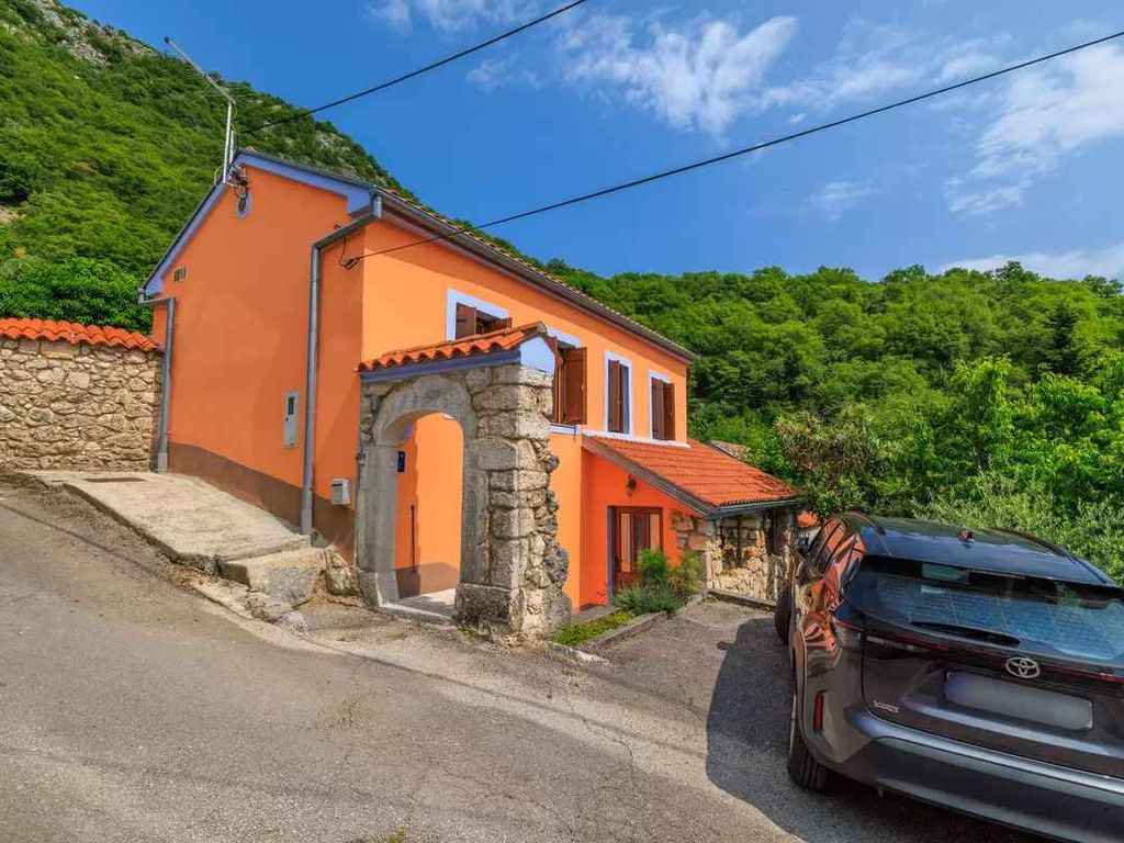 Ferienhaus mit Pool und Klimaanlage