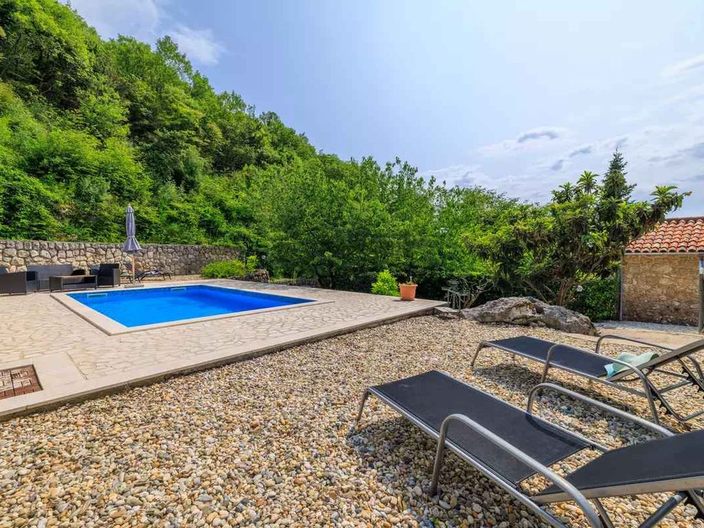 Ferienhaus mit Pool und Klimaanlage
