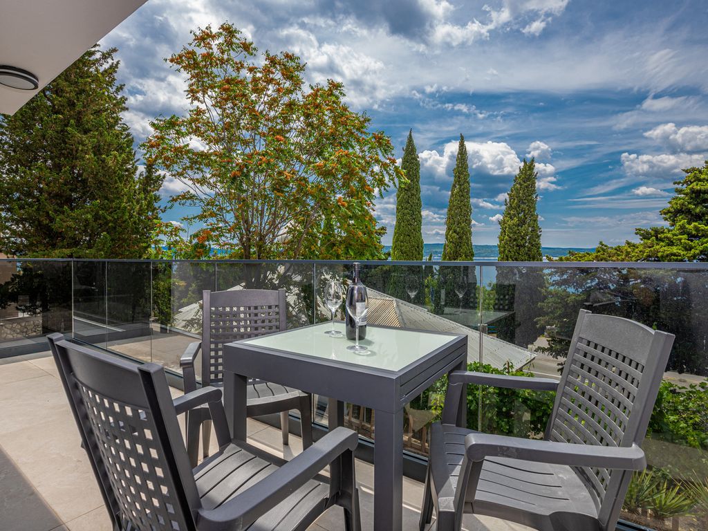 Ferienwohnung mit Meerblick und Pool