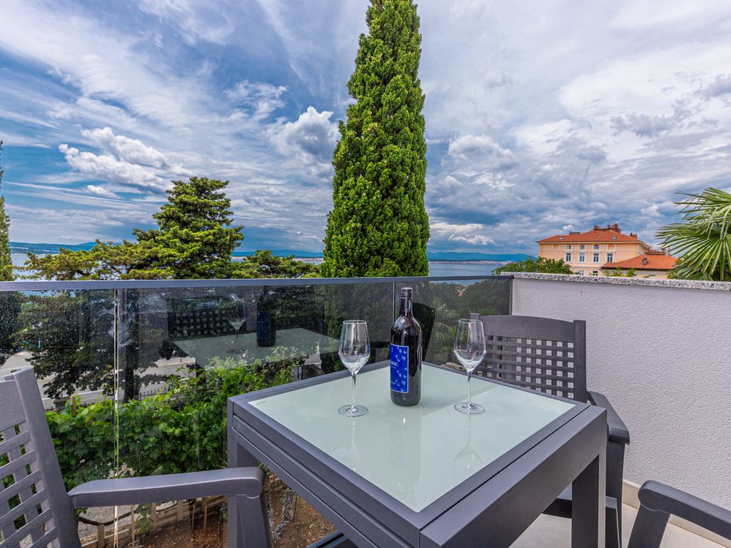 Ferienwohnung mit Meerblick und Pool