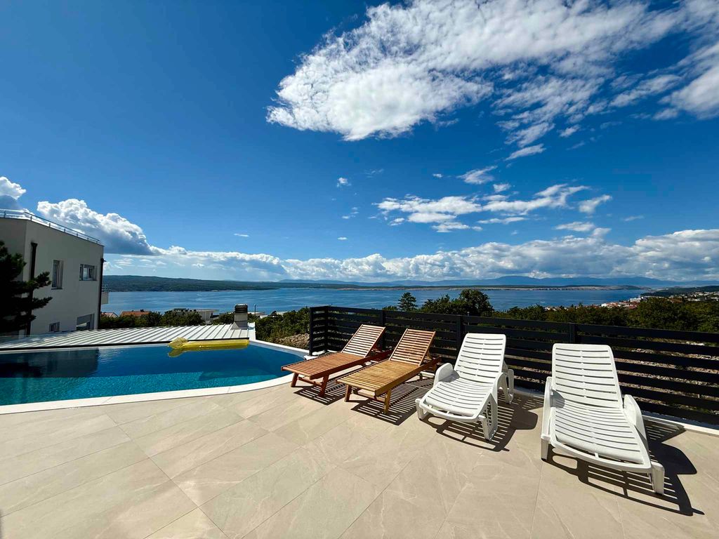 Villa mit Meerblick und Pool