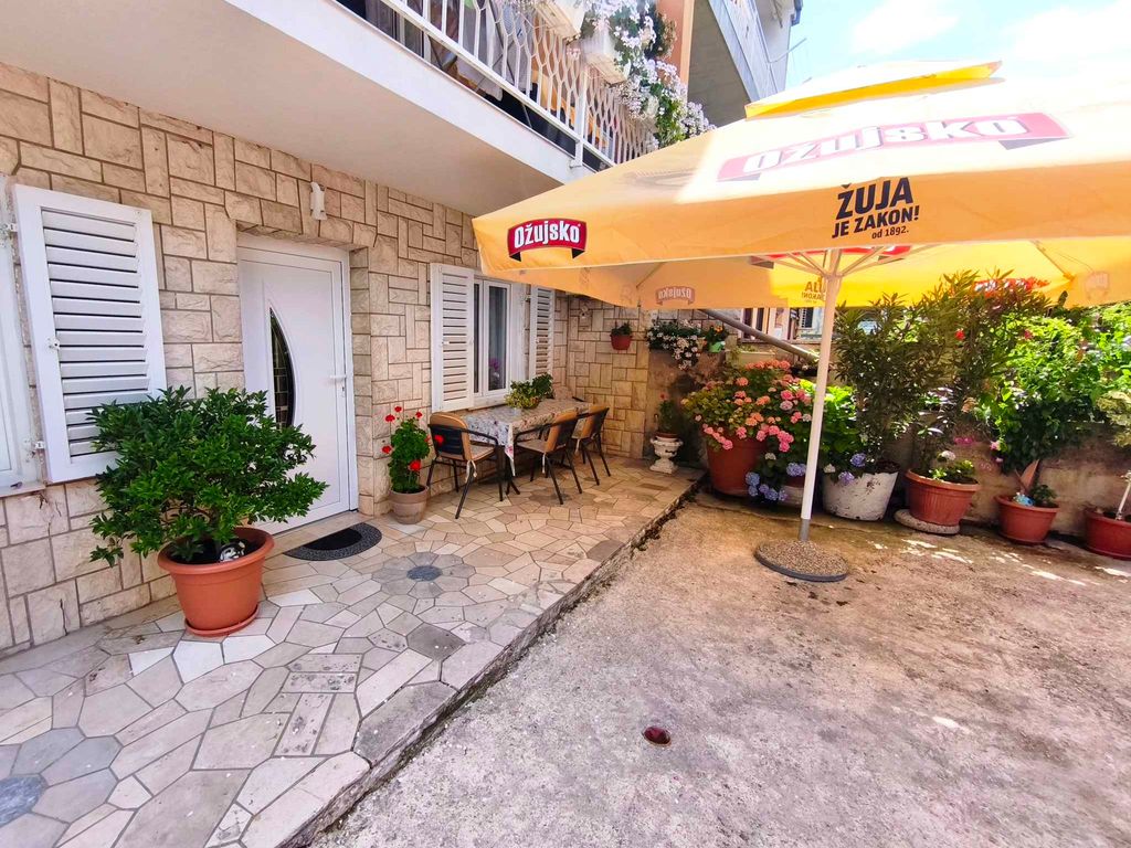 Ferienwohnung mit Klimaanlage, Terrasse und zwei Schlafzimmern