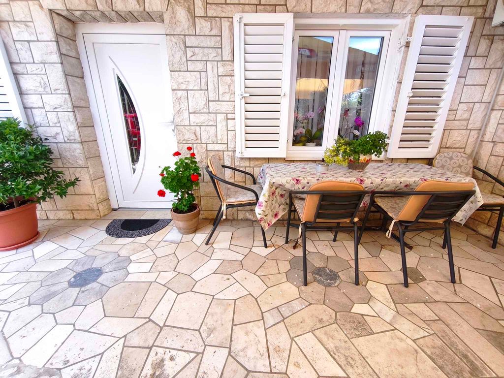 Ferienwohnung mit Klimaanlage, Terrasse und zwei Schlafzimmern