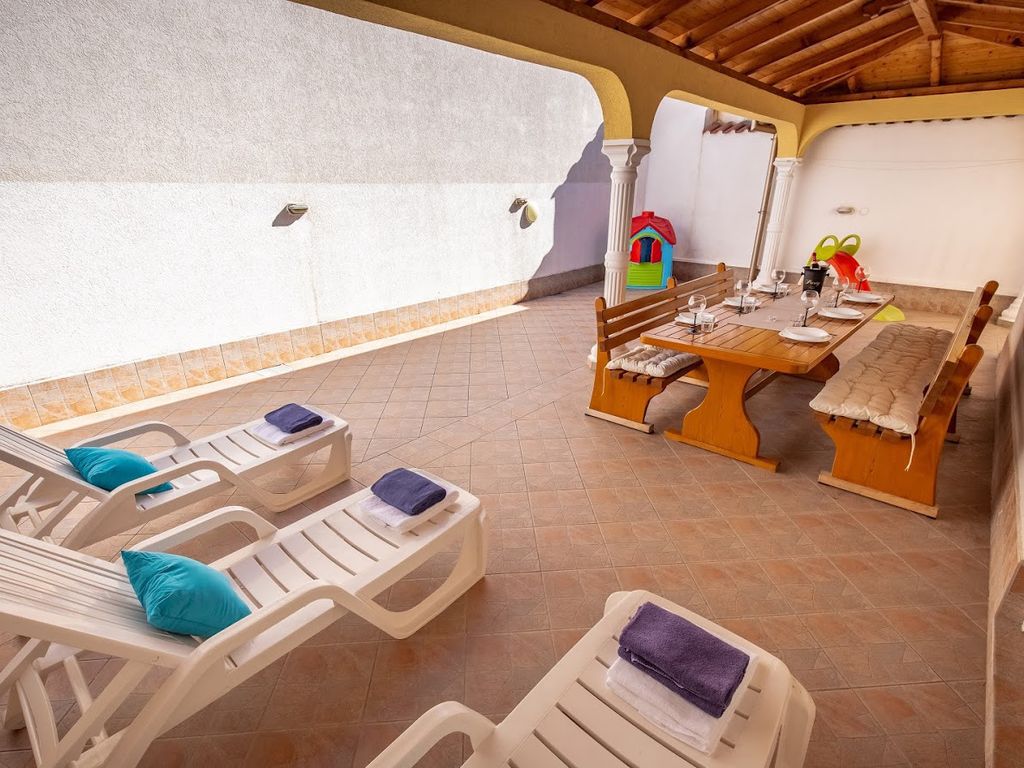 Ferienwohnung Mit Meerblick und Pool