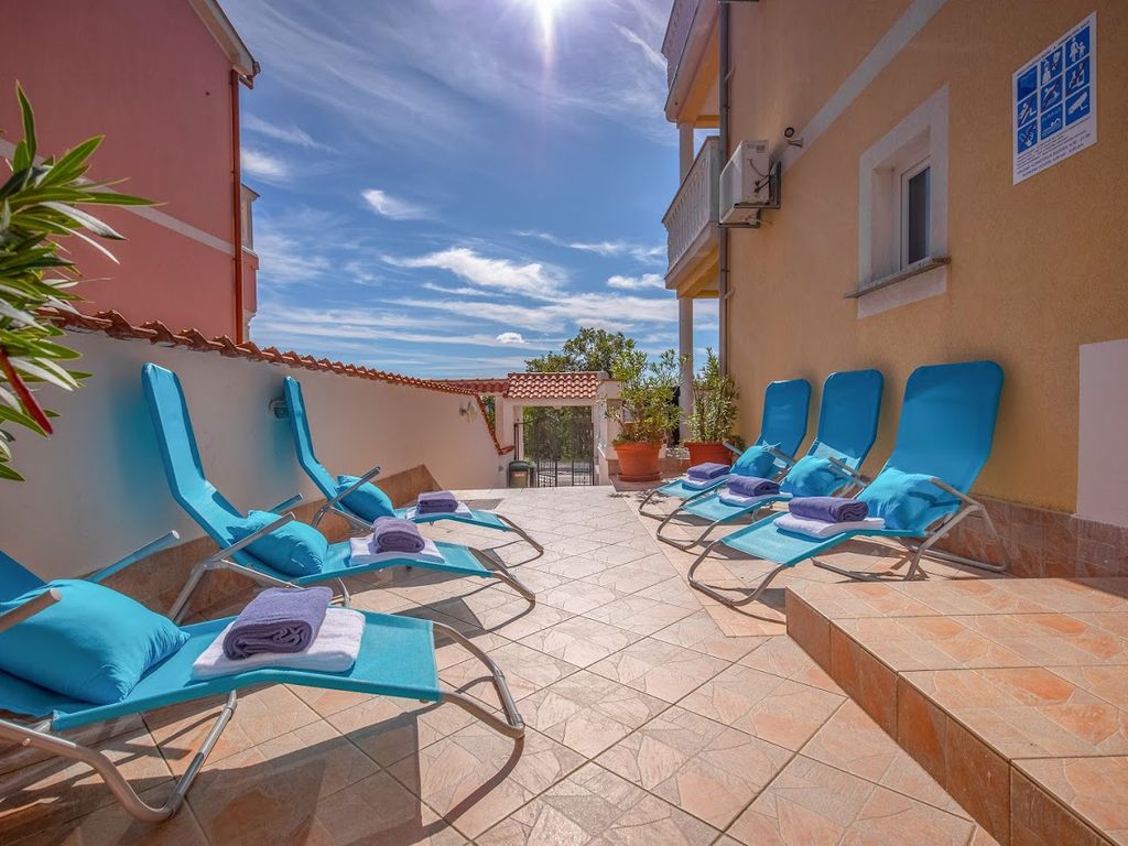 Ferienwohnung Mit Meerblick und Pool