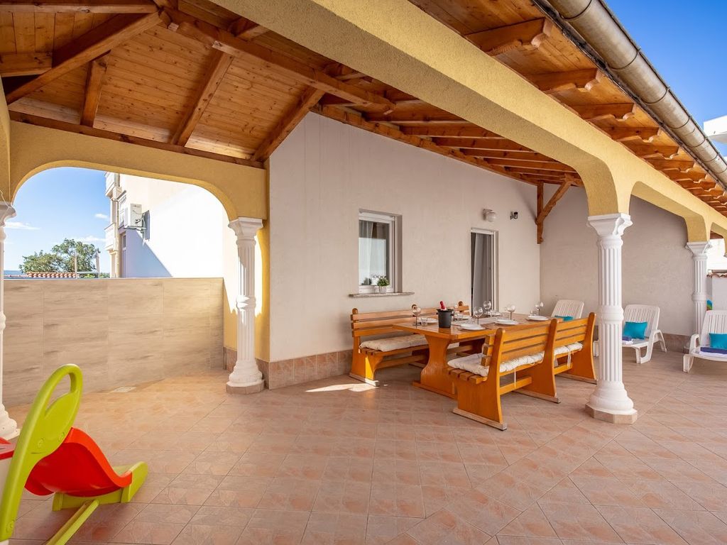 Ferienwohnung Mit Meerblick und Pool
