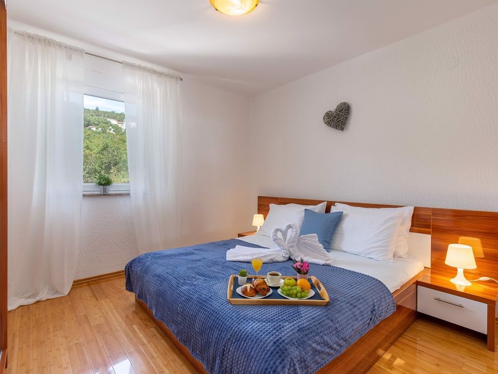 Ferienwohnung Mit Meerblick und Pool