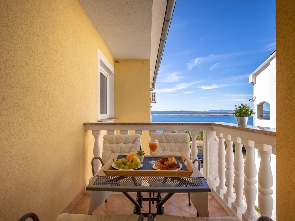 Ferienwohnung Mit Meerblick und Pool