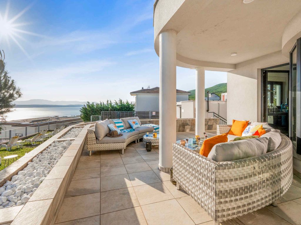 Ferienhaus mit 10 Schlafzimmern, Meerblick und Pool