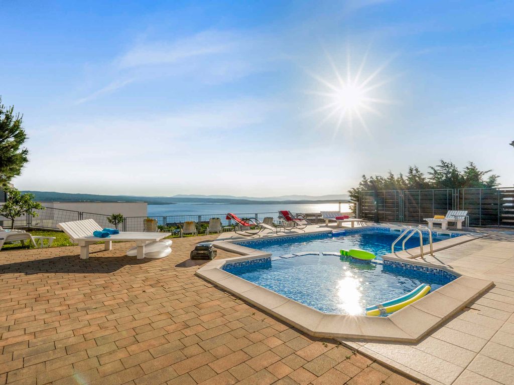 Ferienhaus mit 10 Schlafzimmern, Meerblick und Pool