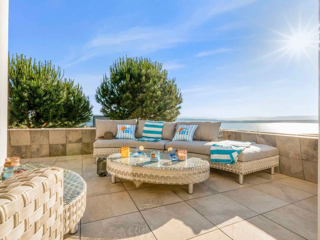 Ferienhaus mit 10 Schlafzimmern, Meerblick und Pool